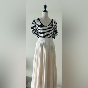 Green envelope M short sleeve v neck Navy white Striped knit top